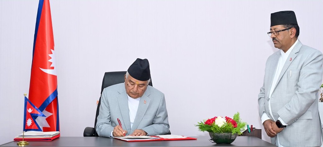 सरकारले सिफारिस गरेको ८ वटै अध्यादेश राष्ट्रपति रामचन्द्र पौडेलले गरे जारी